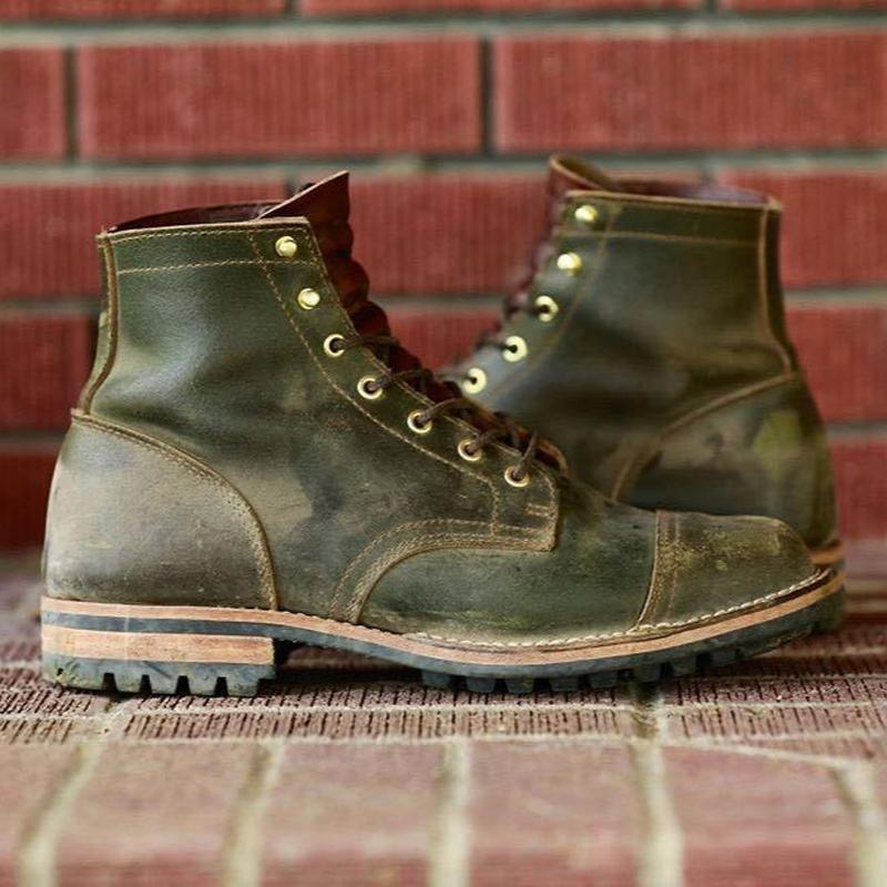 Thick heel rivet boots